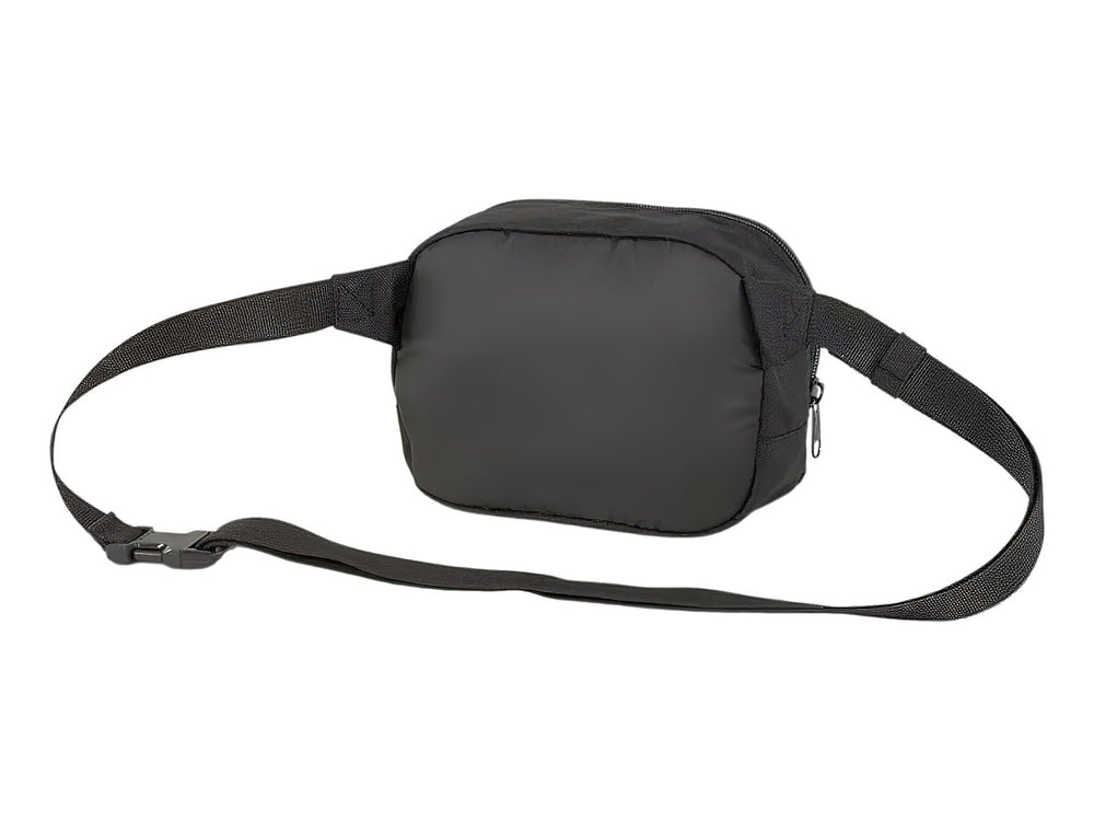 Cangurera PUMA Black Phase en color negro con logotipo blanco frontal y correa ajustable.