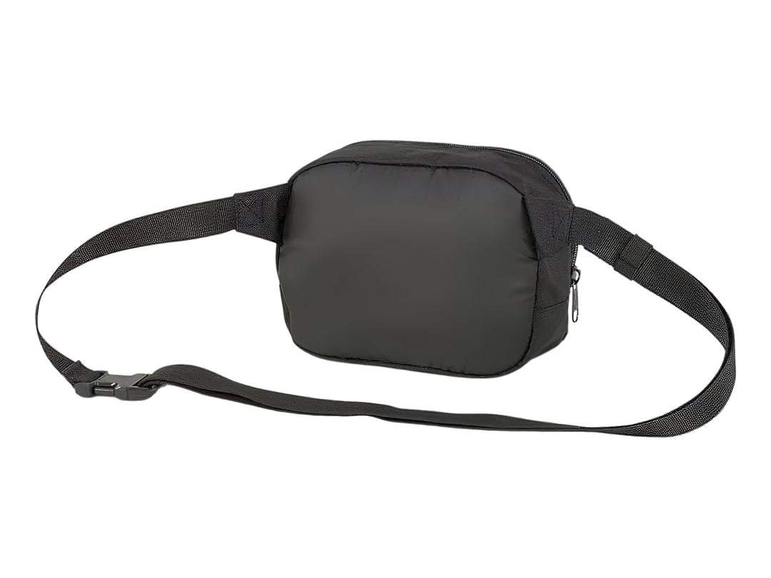 Cangurera PUMA Black Phase en color negro con logotipo blanco frontal y correa ajustable.