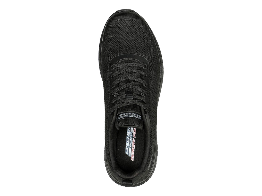 Tenis deportivos Skechers color negro con tejido transpirable y suela gruesa.