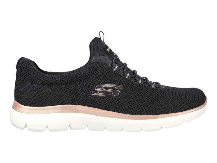 Tenis deportivos Skechers color negro con una franja dorada y suela blanca.