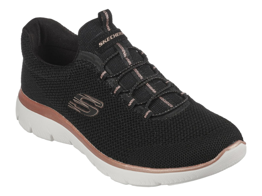 Tenis deportivos Skechers color negro con una franja dorada y suela blanca.