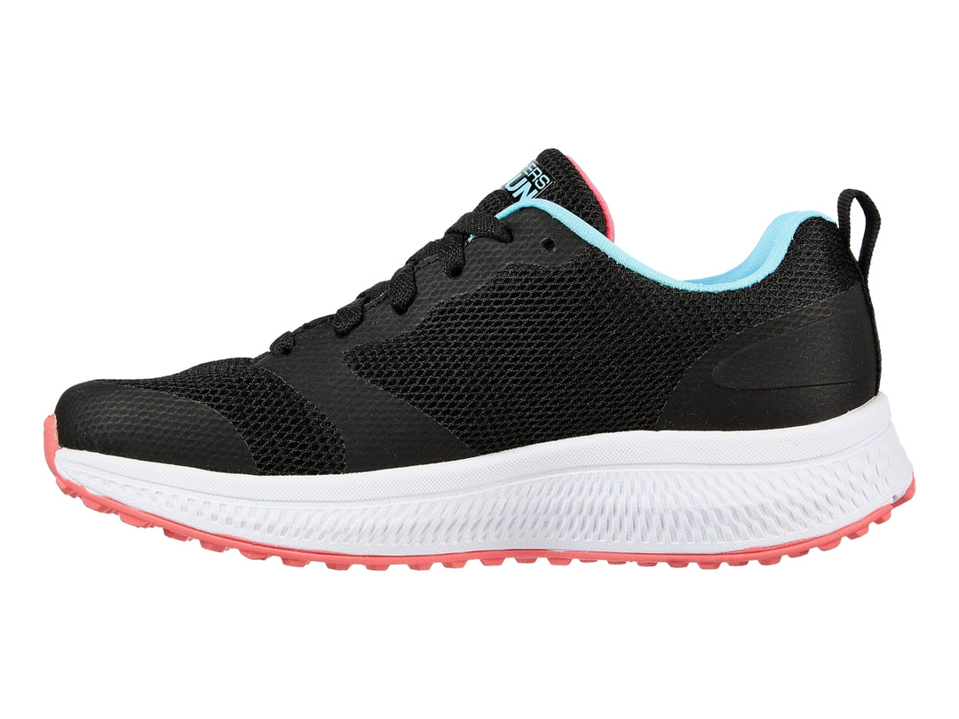 Tenis deportivos Skechers Go Run Consistent en color negro con suela blanca y detalles en rosa.