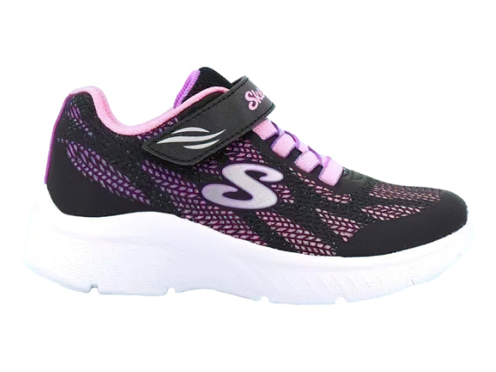Tenis deportivos para niña color negro con detalles en rosa y suela blanca.
