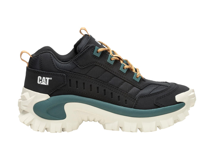 Tenis Caterpillar negros con suela gruesa color crema y detalles en verde oscuro.