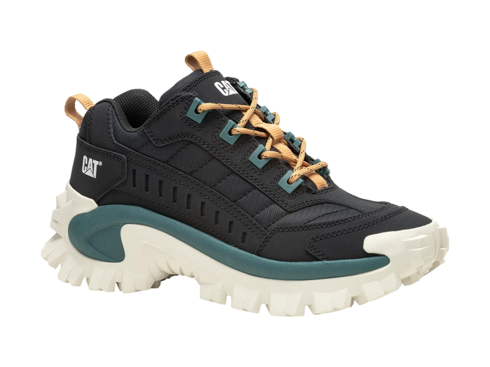 Tenis Caterpillar negros con suela gruesa color crema y detalles en verde oscuro.