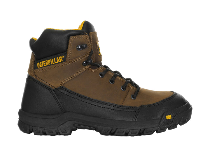 Bota industrial Caterpillar de cuero color chocolate con suela y punta negra.