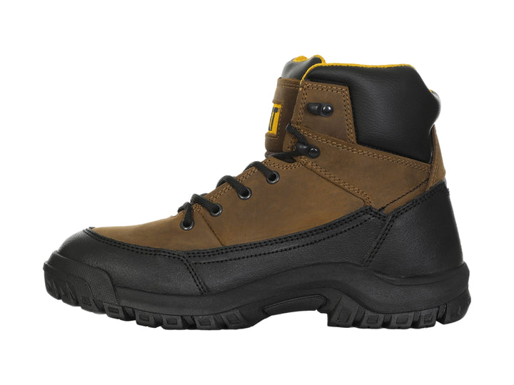 Bota industrial Caterpillar de cuero color chocolate con suela y punta negra.