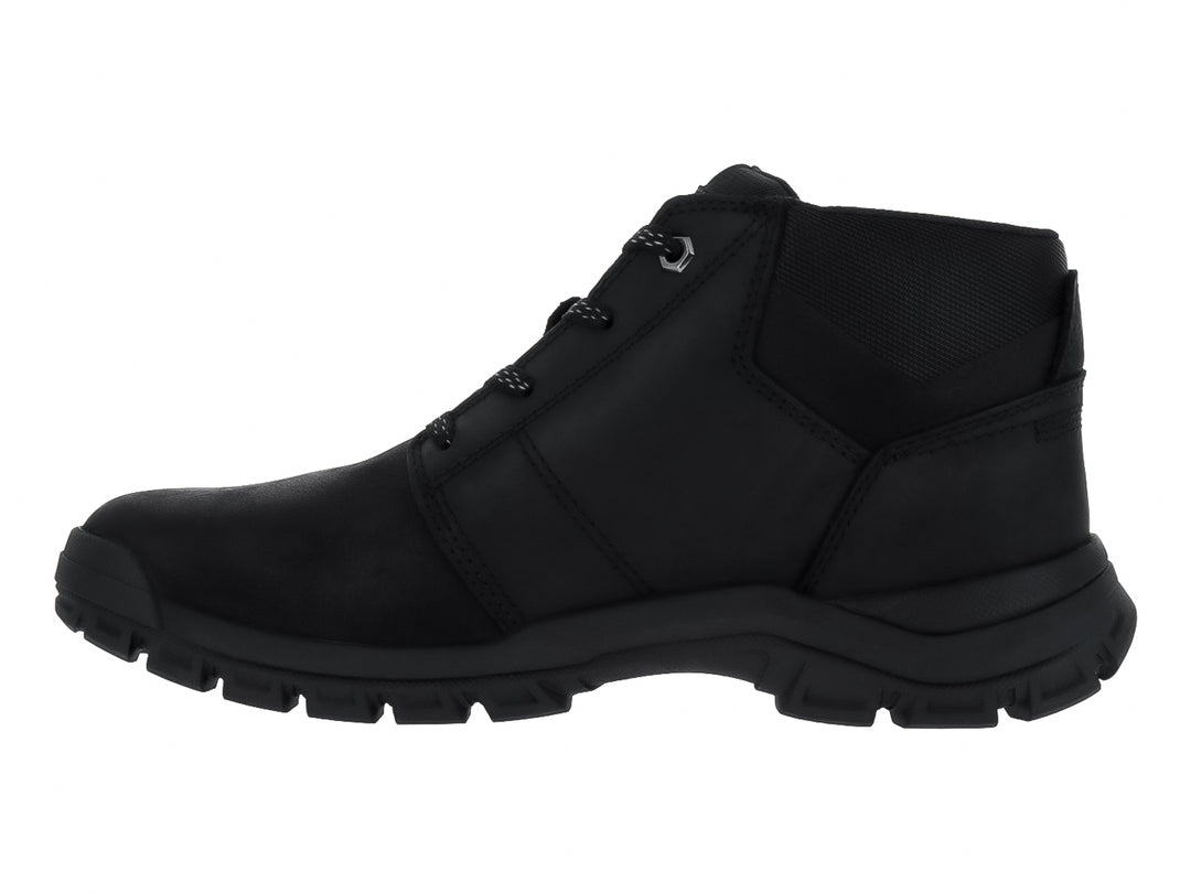 Zapato botín Caterpillar modelo Threshold Chukka en color negro de cuero con suela resistente.
