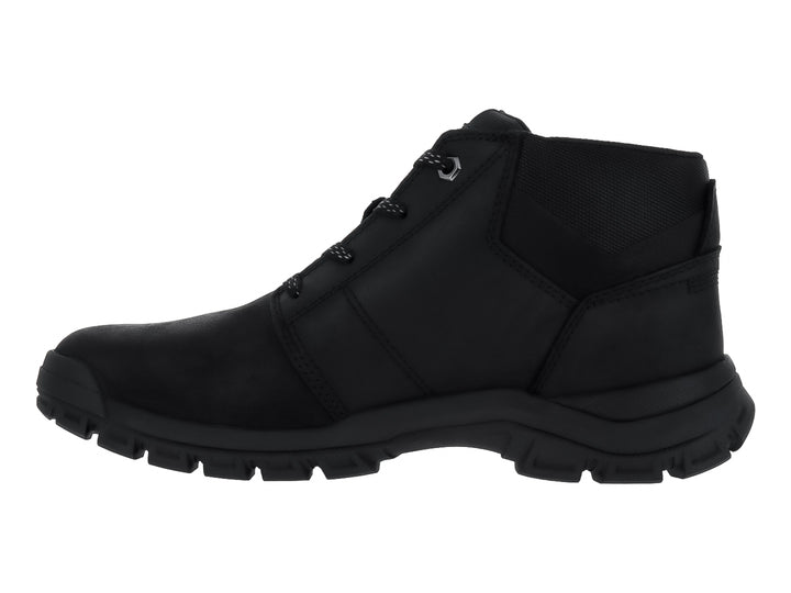 Zapato botín Caterpillar modelo Threshold Chukka en color negro de cuero con suela resistente.