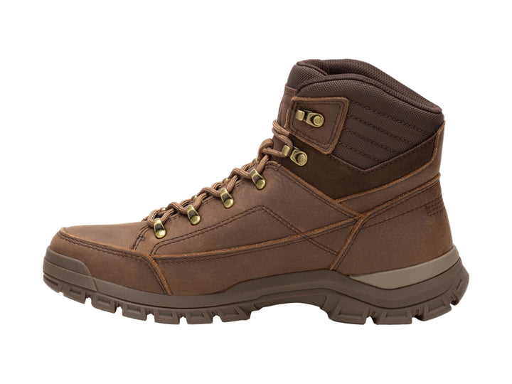 Bota de senderismo Caterpillar color mushroom en cuero con suela robusta y cierre de agujetas.