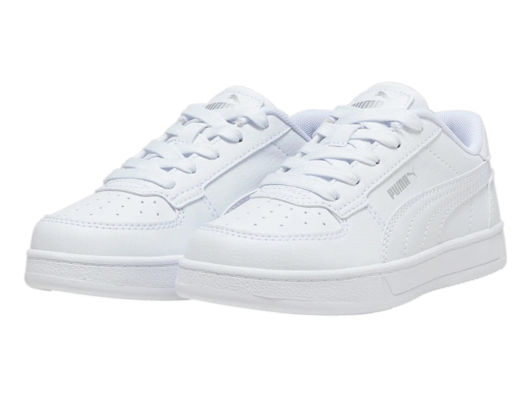 Tenis PUMA Caven 2.0 PS color blanco con suela plana y cordones.