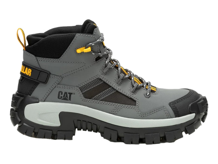 Bota Caterpillar modelo Invader Mid en color gris con detalles en negro y amarillo, diseño robusto para uso casual.