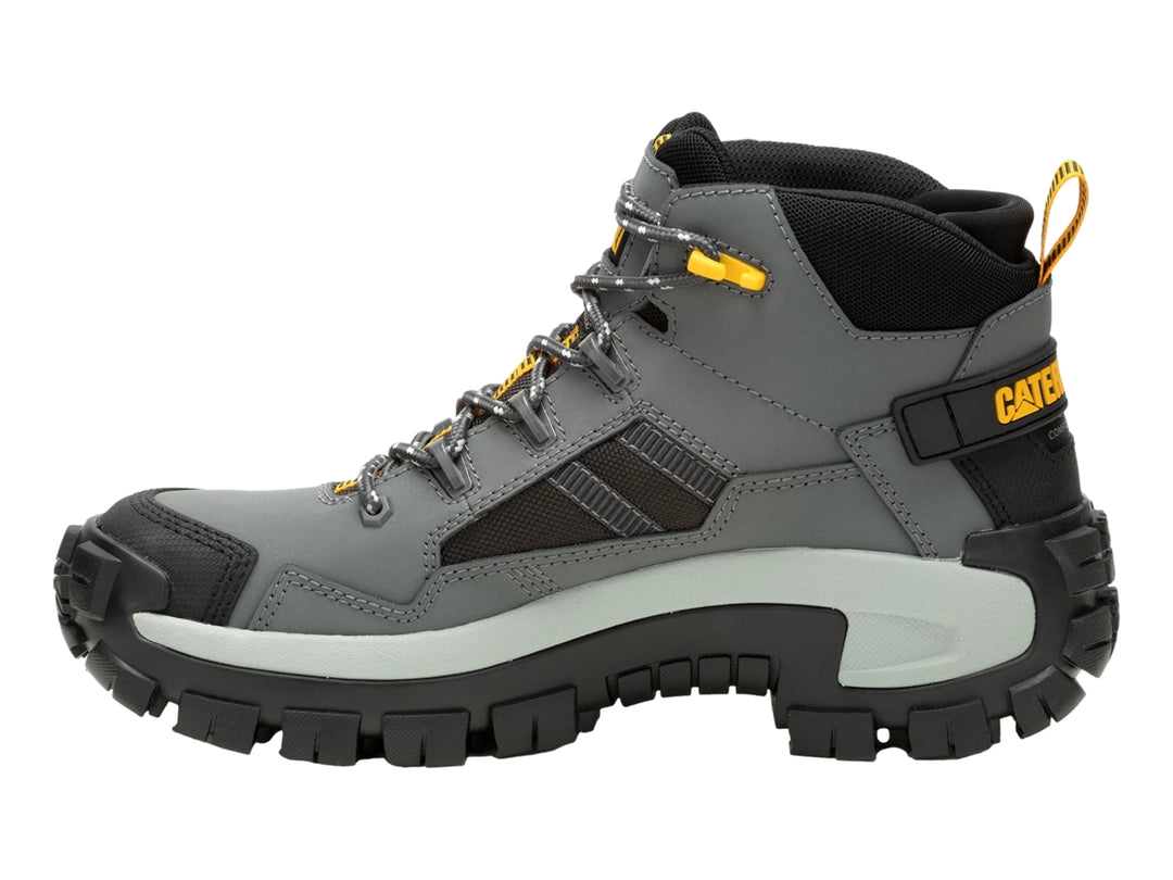 Bota Caterpillar modelo Invader Mid en color gris con detalles en negro y amarillo, diseño robusto para uso casual.