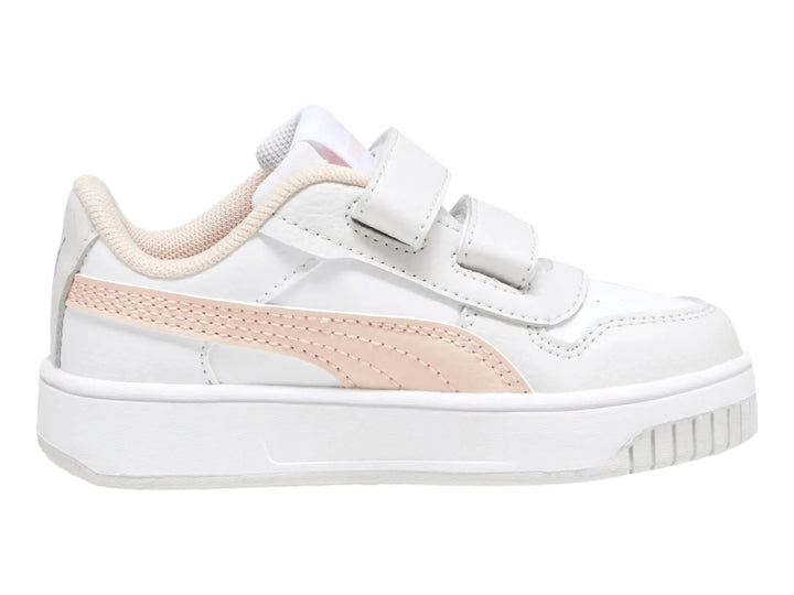 Tenis PUMA blancos para niña con franja rosa y cierre de velcro.