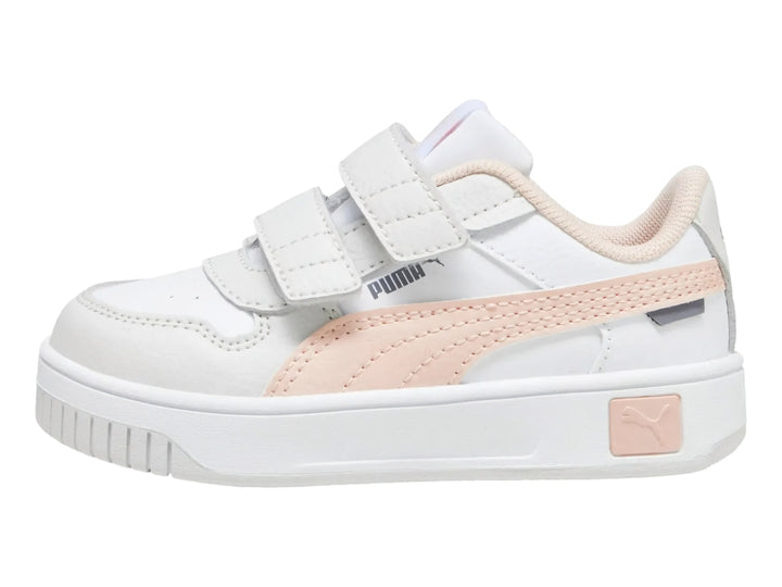 Tenis PUMA blancos para niña con franja rosa y cierre de velcro.