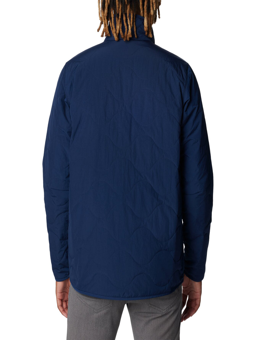 Chaqueta acolchada de color azul marino marca Columbia con cierre frontal.