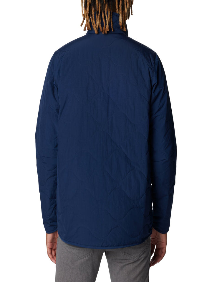 Chaqueta acolchada de color azul marino marca Columbia con cierre frontal.
