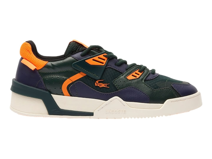 Tenis deportivos Lacoste en colores verde, azul oscuro y naranja con suela blanca.
