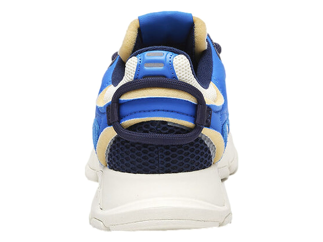 Tenis deportivos Lacoste en colores azul, navy y blanco con suela robusta y detalles en malla.