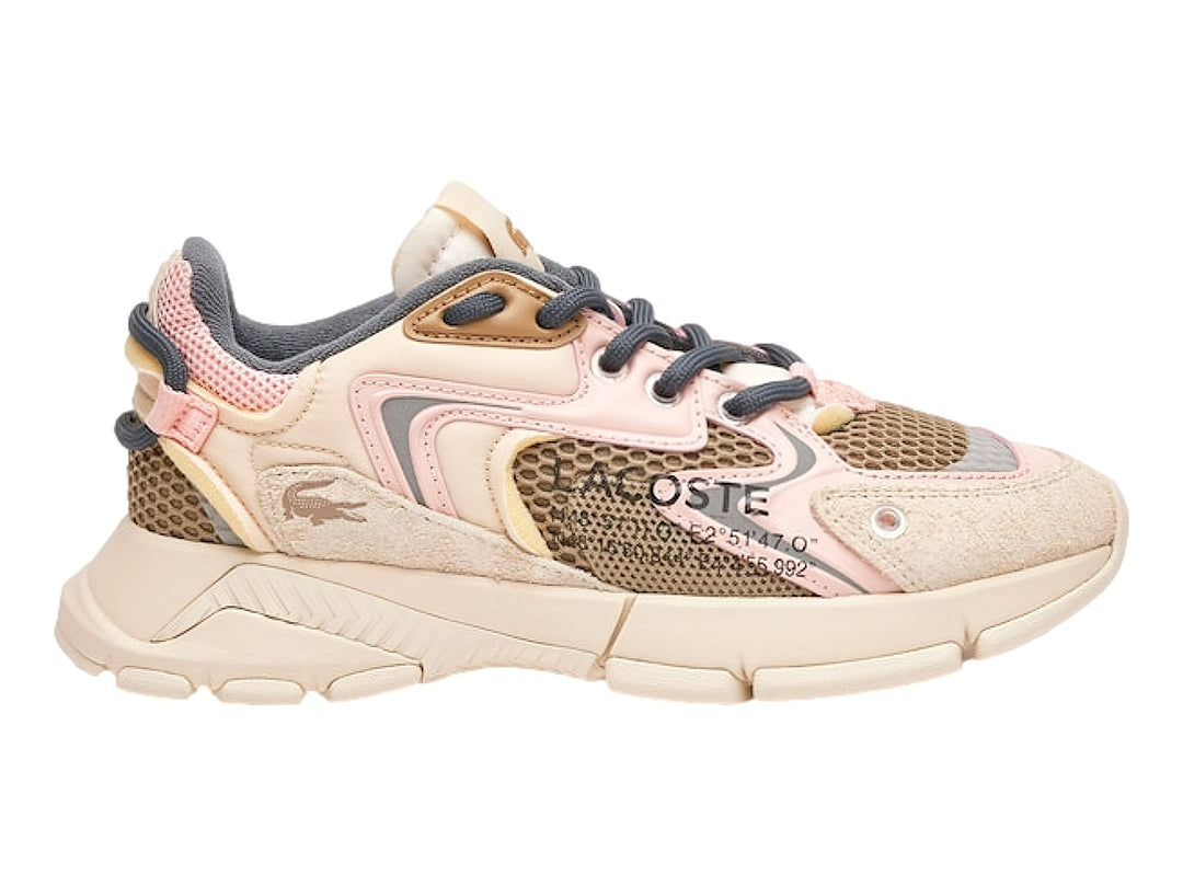 Tenis deportivos Lacoste en colores blanco, rosa y gris con suela robusta y detalles de malla.
