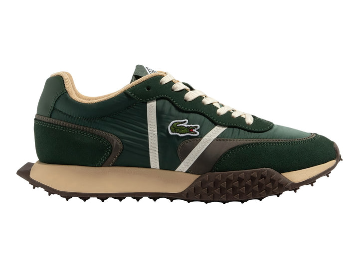 Tenis Lacoste color verde con detalles blancos y suela beige y marrón con relieve.
