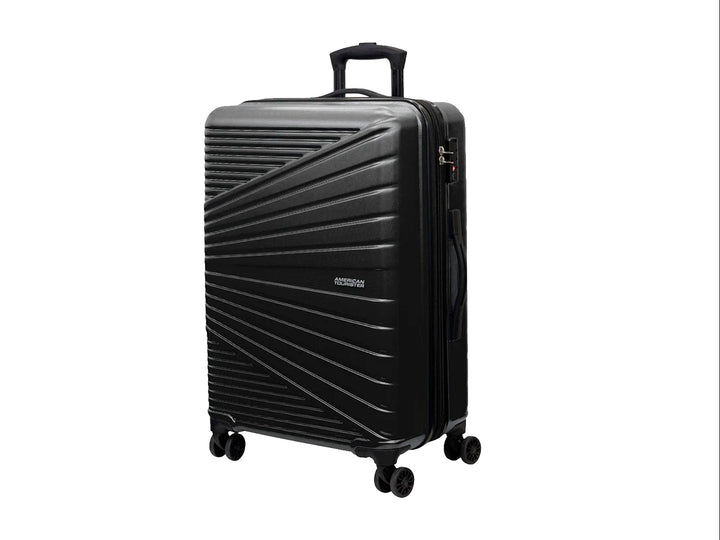 Maleta de equipaje rígida Samsonite color negro con diseño de líneas diagonales y ruedas spinner.