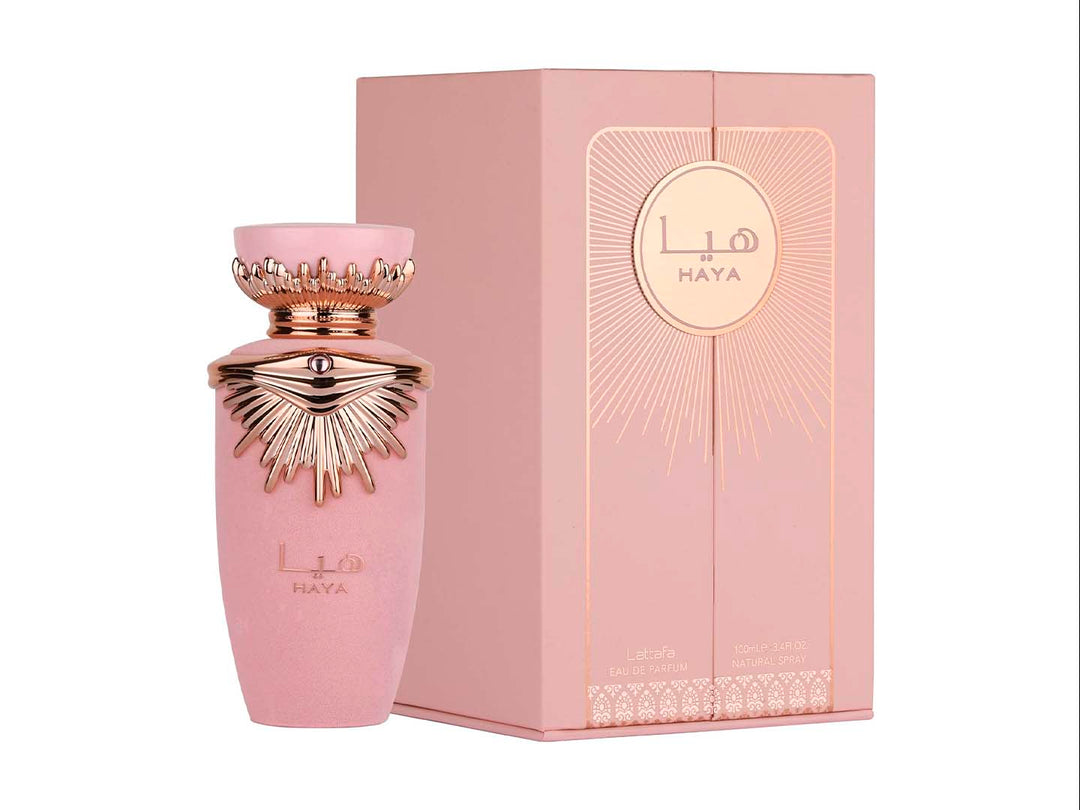 Perfume Lattafa Haya en botella rosa con detalles dorados y su caja rectangular a juego.