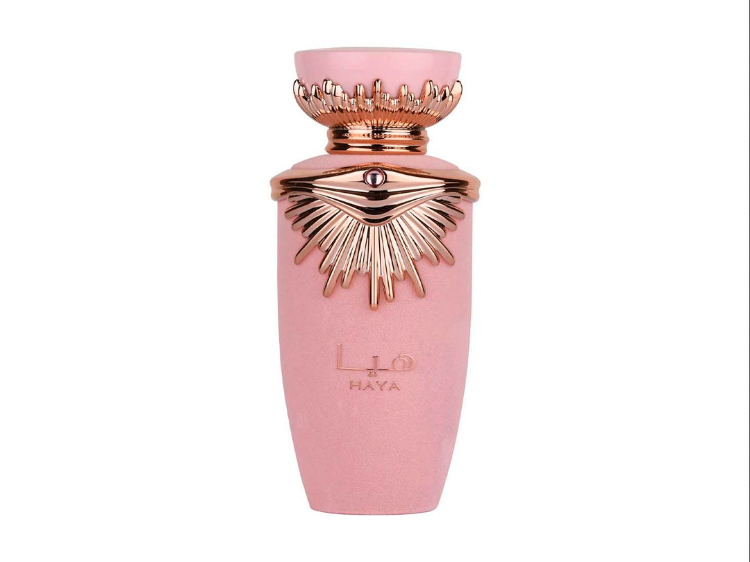 Perfume Lattafa Haya en botella rosa con detalles dorados y su caja rectangular a juego.