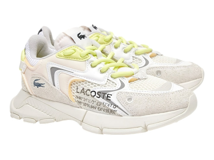 Tenis deportivos Lacoste blancos con detalles en verde lima y suela ancha.