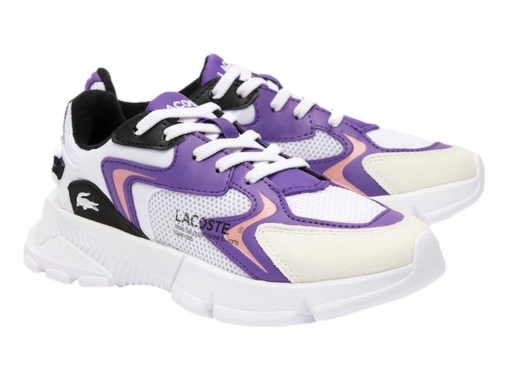 Tenis deportivos Lacoste para niño en color blanco con detalles en morado, negro y rosa.