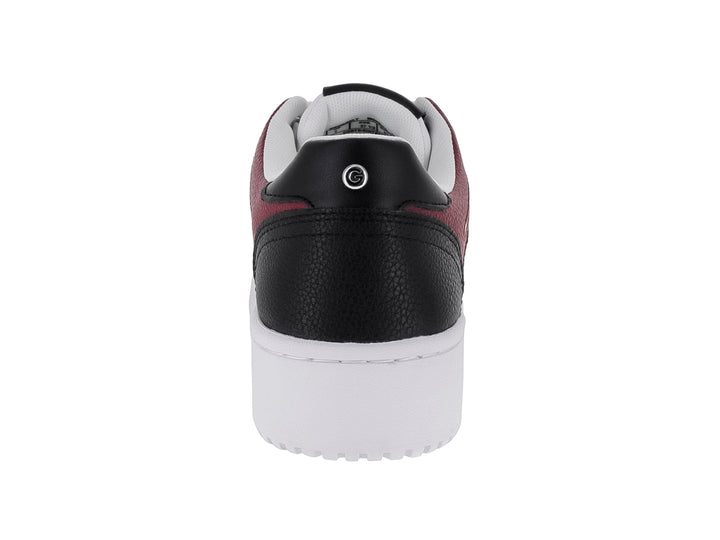 Tenis casuales para niño en colores blanco, negro y rojo cereza con suela blanca gruesa.