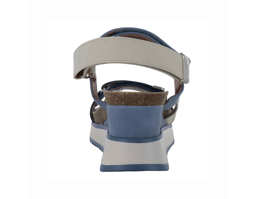 Sandalia de plataforma XTI en color azul y gris con correas ajustables y hebillas metálicas para mujer.