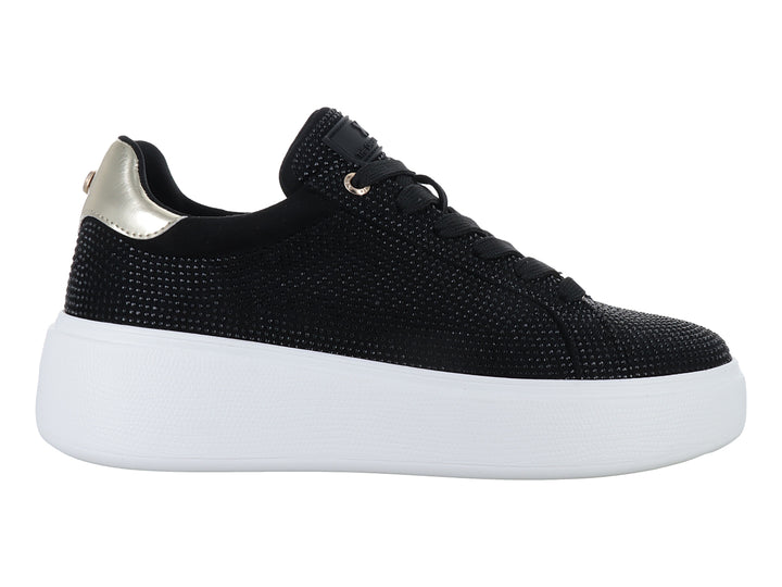 Tenis negros con detalles brillantes, suela blanca de plataforma y detalle dorado en el talón.