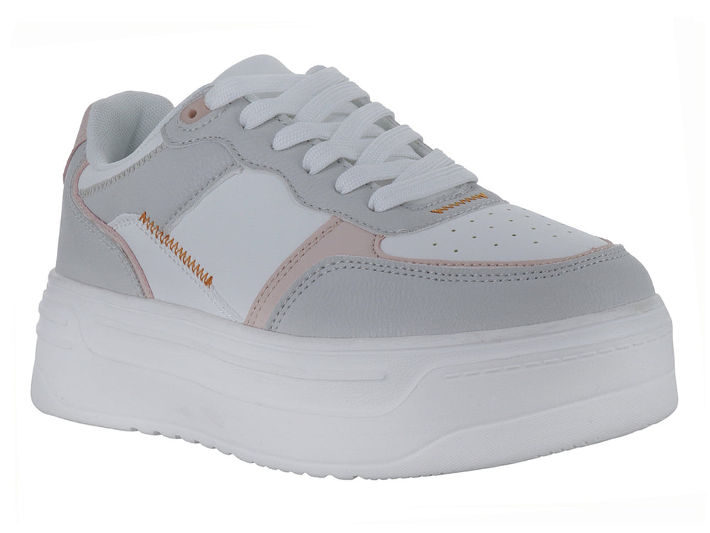 Tenis XTI color hielo con detalles en gris y rosa, diseño de plataforma blanca y cordones.