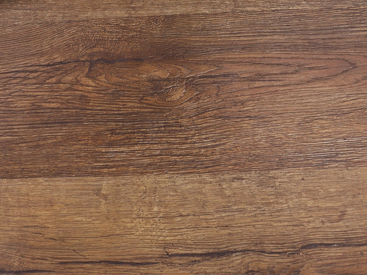 Mesa de centro rectangular en color madera encino con un cajón y un espacio de almacenamiento abierto.