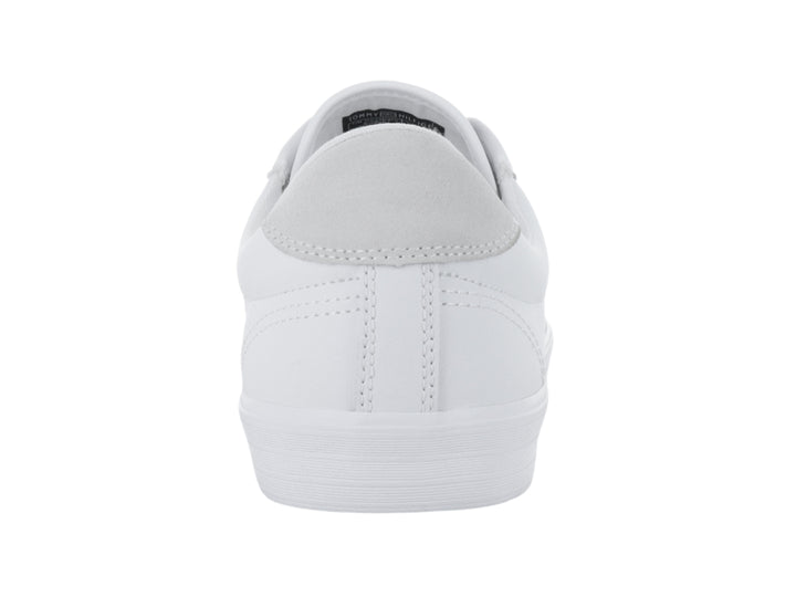 Tenis blancos de corte bajo marca Tommy Hilfiger con suela vulcanizada y detalle gris en el talón.