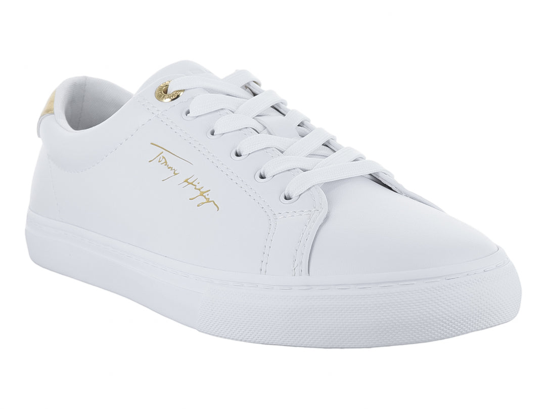 Tenis blancos Tommy Hilfiger con detalles en dorado en el talón y logotipo lateral, diseño casual de perfil bajo.