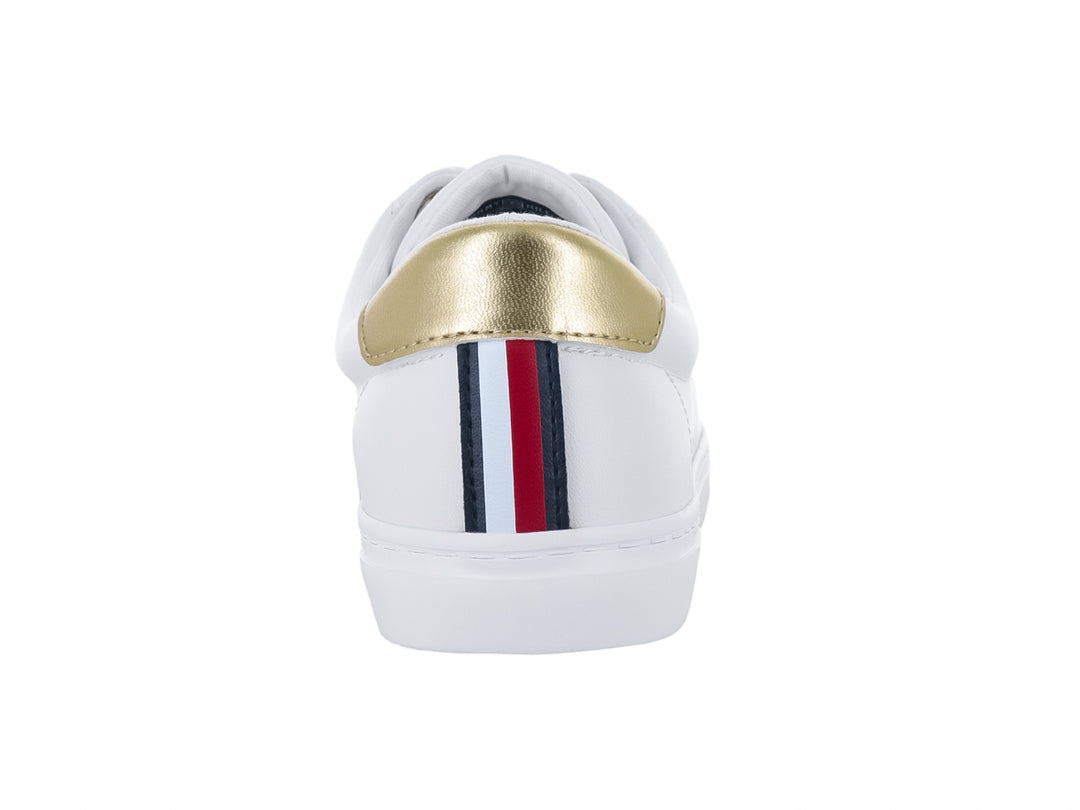 Tenis blancos Tommy Hilfiger con detalles en dorado en el talón y logotipo lateral, diseño casual de perfil bajo.