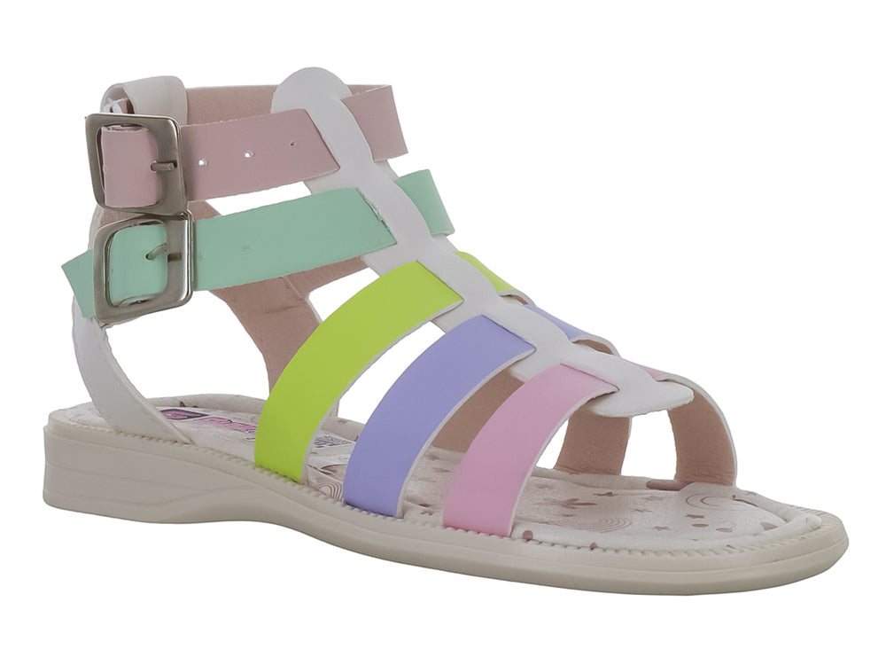 Sandalia infantil multicolor con tiras en tonos pastel, hebillas metálicas y suela blanca.