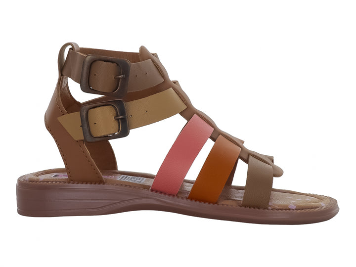 Sandalia para niña de color camel con tiras multicolores en rosa y naranja, cierre con doble hebilla y suela plana.