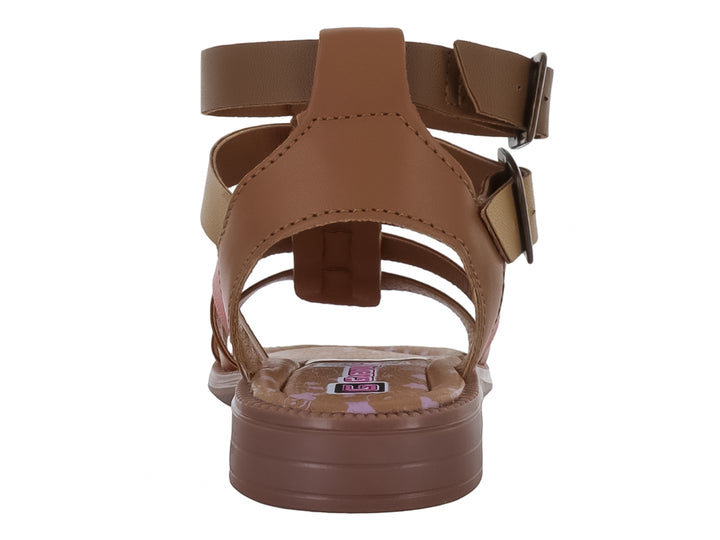Sandalia para niña de color camel con tiras multicolores en rosa y naranja, cierre con doble hebilla y suela plana.