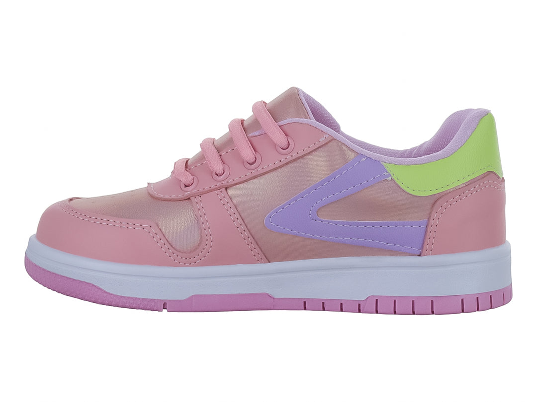Tenis deportivos infantiles color rosa con detalles en morado y verde lima y suela blanca.