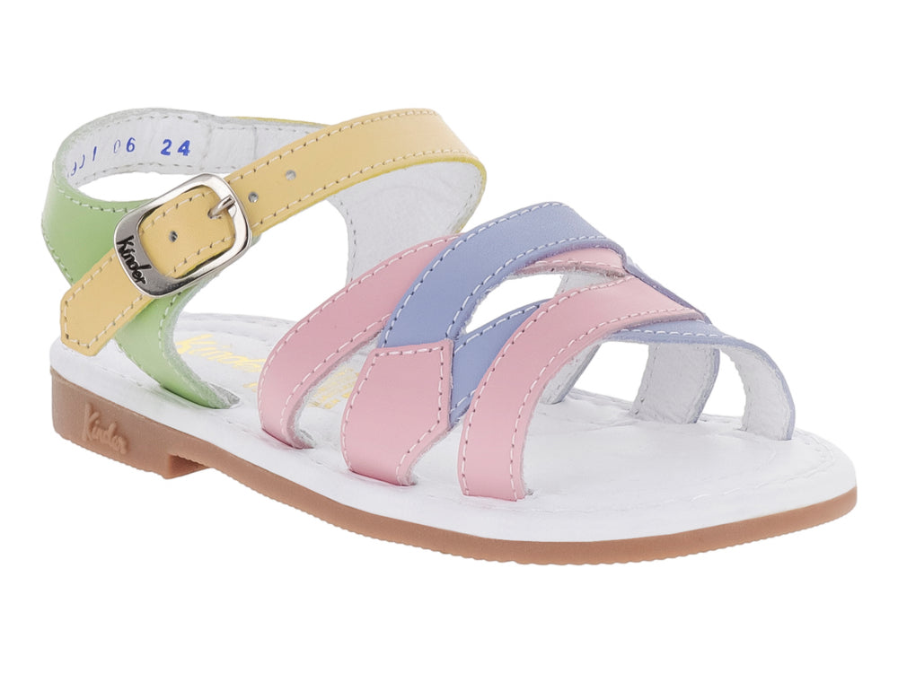 Sandalia infantil de colores pastel con correas cruzadas y suela blanca.