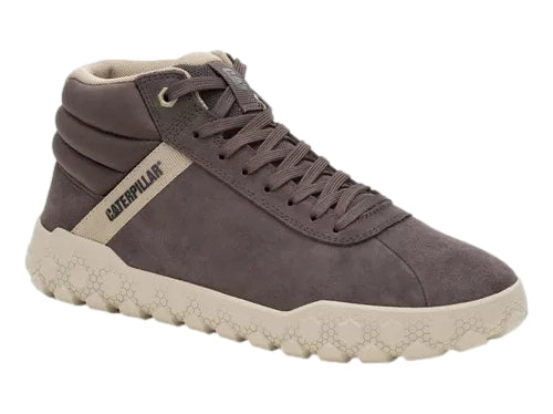 Tenis Caterpillar de caña media en color café coffee bean con suela beige texturizada.
