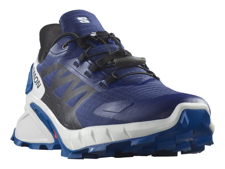 Tenis deportivos Salomon Supercross 4 en color azul y blanco con suela blanca y detalles en negro.