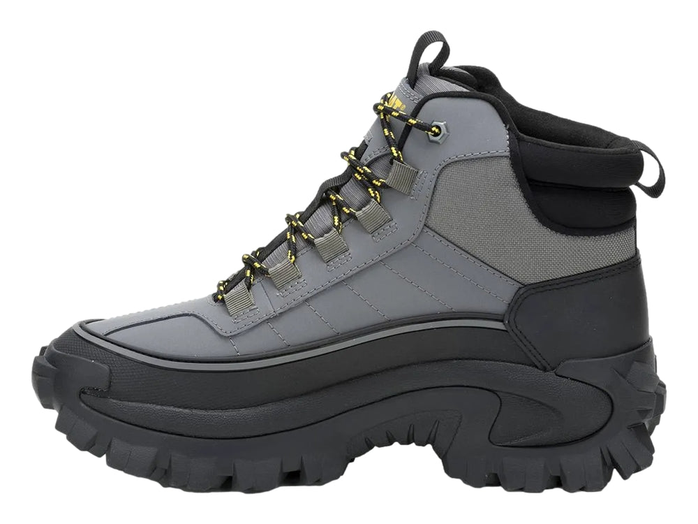 Bota Caterpillar Intruder Galosh 2.0 Mid en color gris y negro con detalles amarillos y suela robusta.