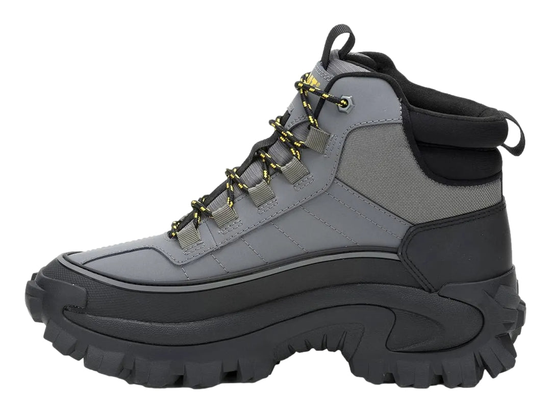 Bota Caterpillar Intruder Galosh 2.0 Mid en color gris y negro con detalles amarillos y suela robusta.