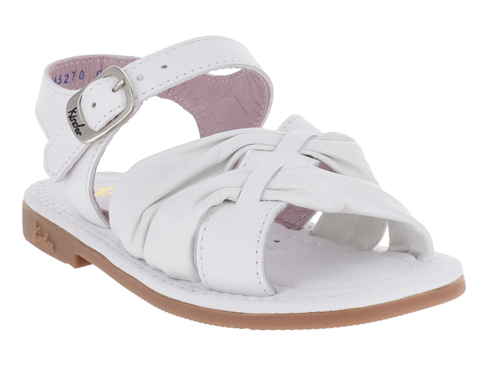 Sandalia blanca para niña con suela café y hebilla plateada.
