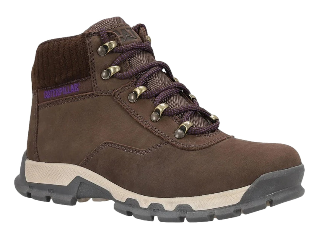 Bota Caterpillar de cuero color chocolate con suela beige y gris, diseño robusto para hombre.