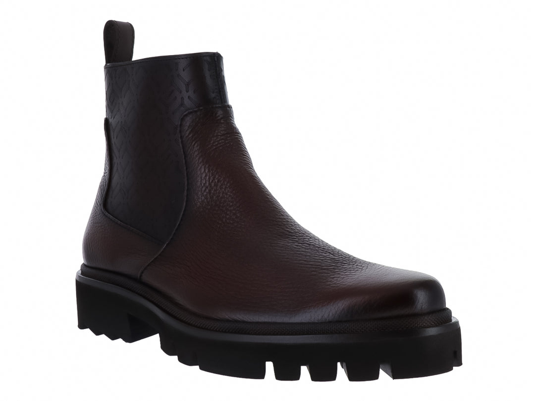 Bota de cuero color nuez con suela negra gruesa y dentada, diseño casual para Hombre.